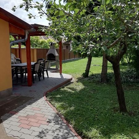 Eoetvoes Nyaralo Villa ชิโอฟก ภายนอก รูปภาพ